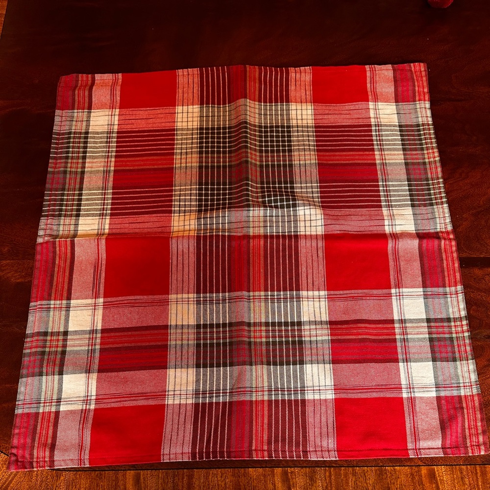 Pottery Barn Plaid pillow cases l24 square inch